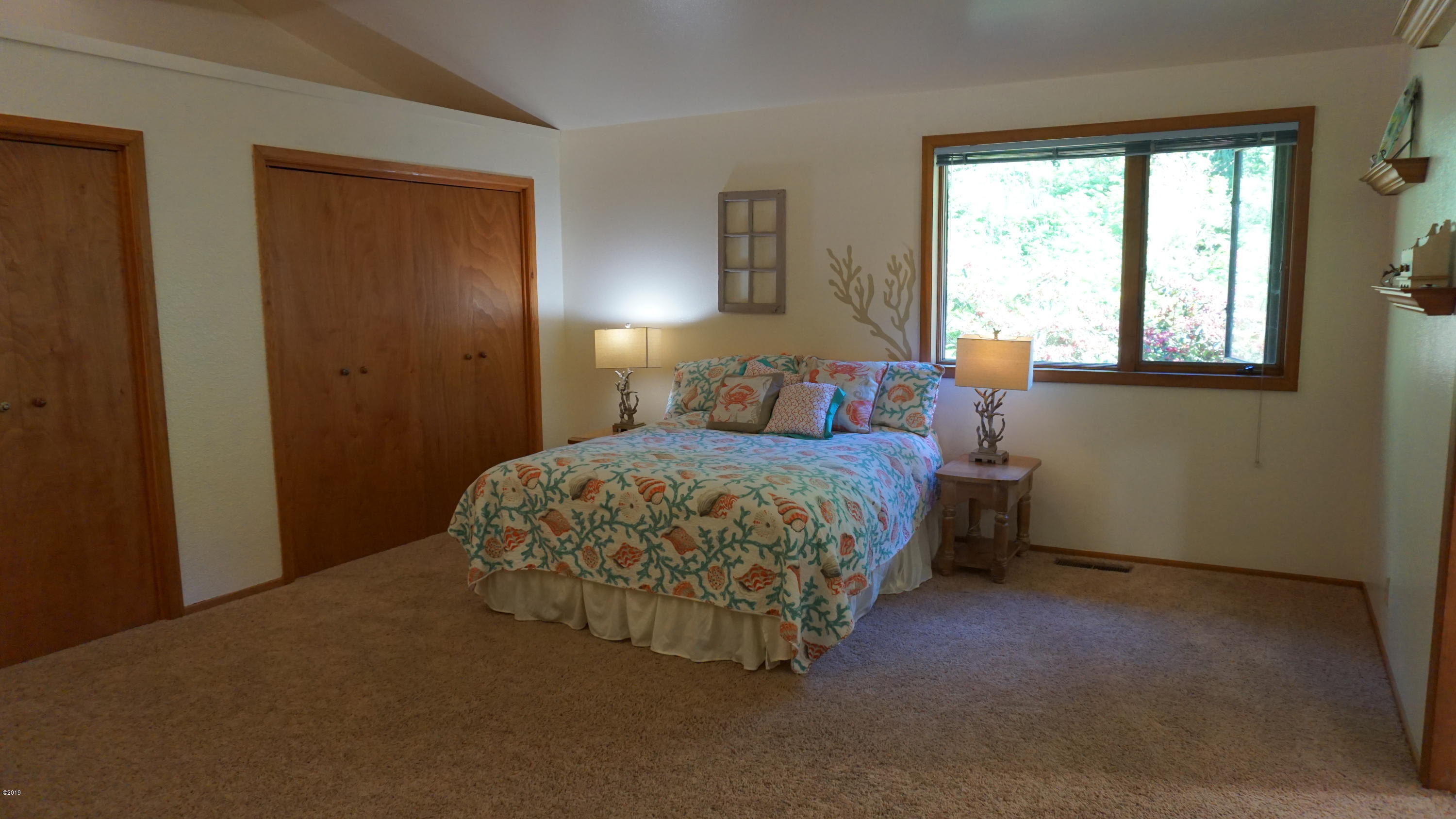 80 Reeves Circle Yachats, OR 97498 - Photo 16 of 30 Guest Suite