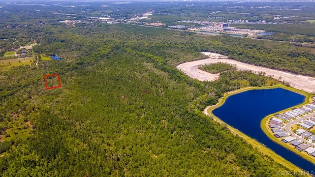 a view of an outdoor space and a yard