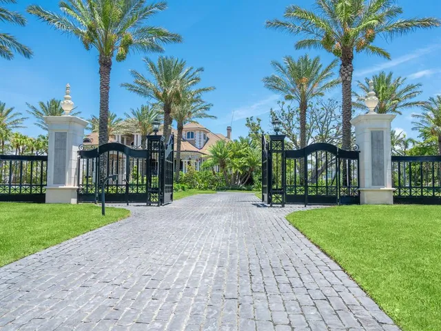 $17,350,000 | 1423 Hillview Drive, Sarasota, FL 34239