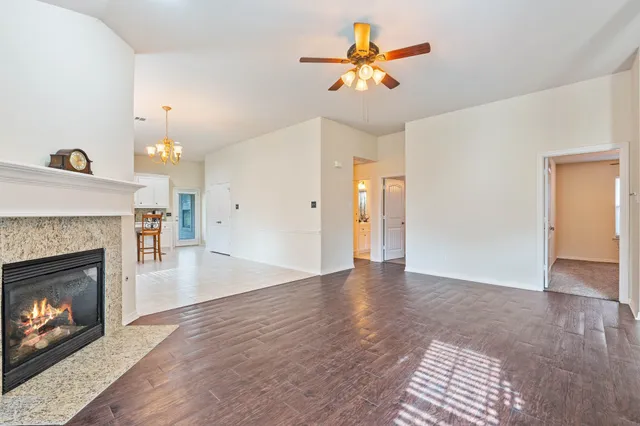 $299,000 | 132 Golfview Court, Montgomery, TX 77356