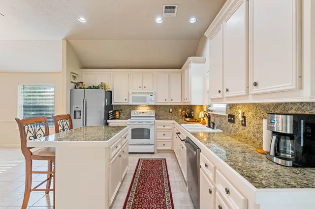 $299,000 | 132 Golfview Court, Montgomery, TX 77356