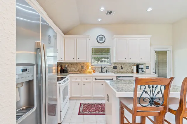 $299,000 | 132 Golfview Court, Montgomery, TX 77356