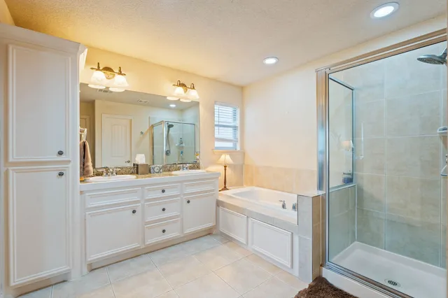 $299,000 | 132 Golfview Court, Montgomery, TX 77356