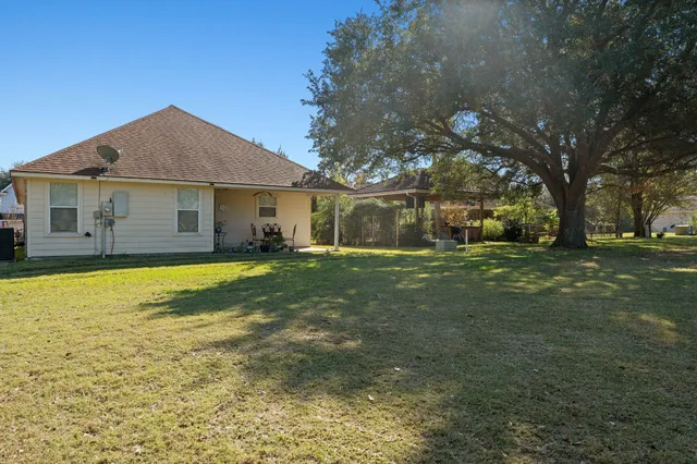$299,000 | 132 Golfview Court, Montgomery, TX 77356