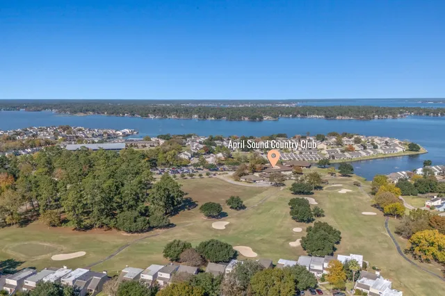 $299,000 | 132 Golfview Court, Montgomery, TX 77356