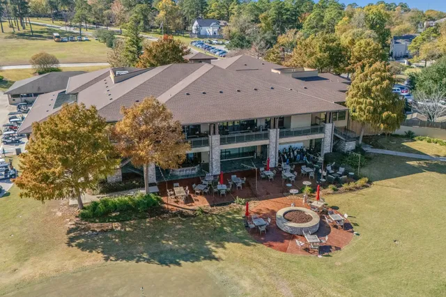 $299,000 | 132 Golfview Court, Montgomery, TX 77356