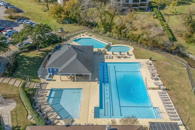 $299,000 | 132 Golfview Court, Montgomery, TX 77356