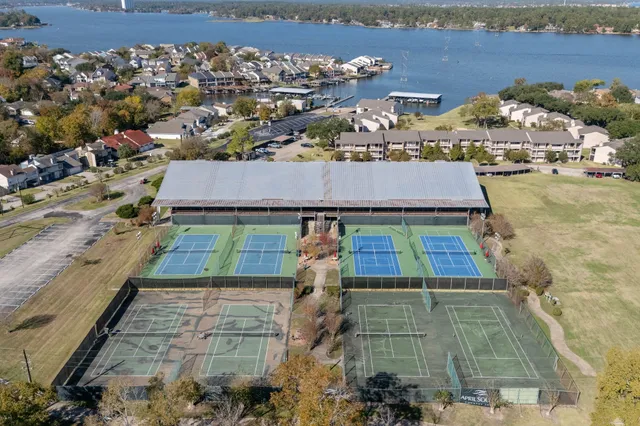 $299,000 | 132 Golfview Court, Montgomery, TX 77356