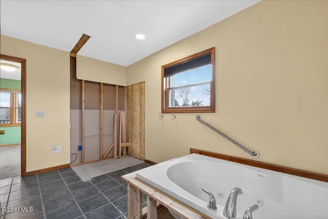 $379,900 | 1033 Hudson Avenue, Stillwater, NY 12170