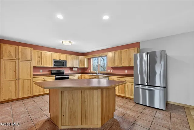 $379,900 | 1033 Hudson Avenue, Stillwater, NY 12170