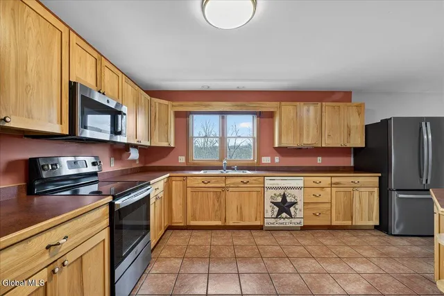 $379,900 | 1033 Hudson Avenue, Stillwater, NY 12170