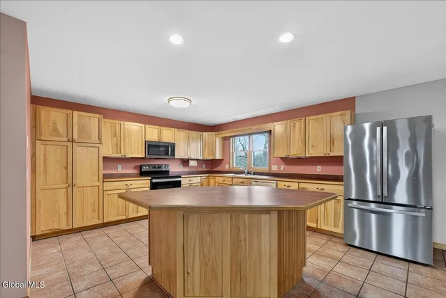 $379,900 | 1033 Hudson Avenue, Stillwater, NY 12170