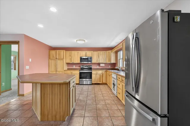 $379,900 | 1033 Hudson Avenue, Stillwater, NY 12170