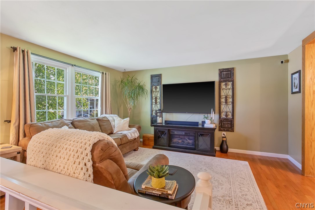 110 Rocky Road Salina, NY 13090 - Photo 4 of 50 Main floor livingroom
