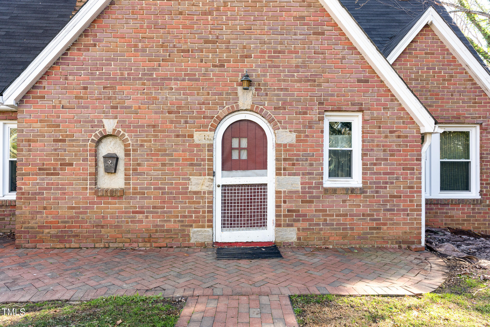 518 Dixie Trail Raleigh, NC 27607 - Photo 2 of 32 010_dsc00004-edit
