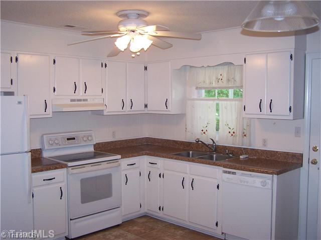 913 Old Winston Road High Point, NC 27265 - Photo 3 of 16 Kitchen.