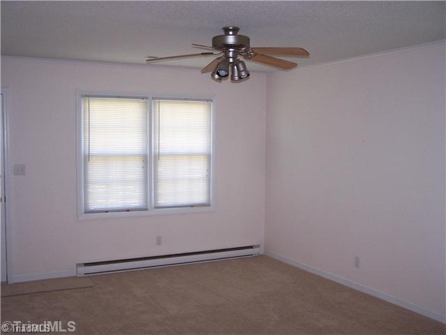 913 Old Winston Road High Point, NC 27265 - Photo 4 of 16 Living Room.