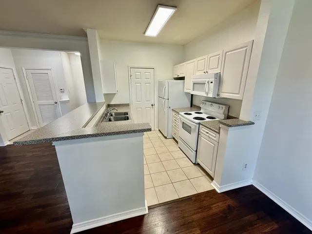 $2,300 | 130 River Landing Drive, Unit 1203, Charleston, SC 29492