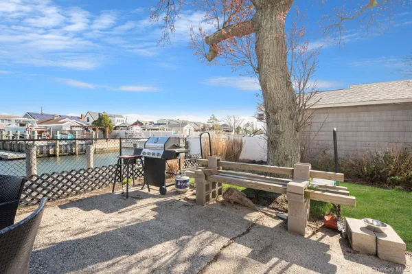 $1,250,000 | 280 South Bayview Avenue, Amityville, NY 11701
