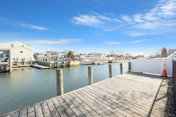 $1,250,000 | 280 South Bayview Avenue, Amityville, NY 11701