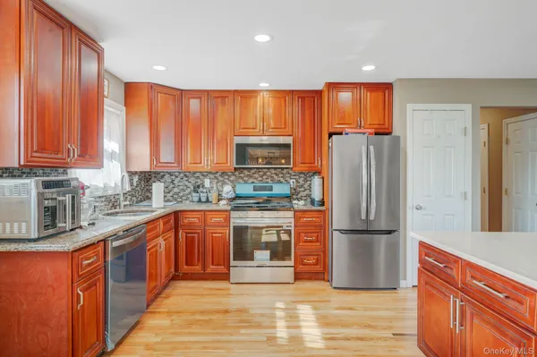 $1,250,000 | 280 South Bayview Avenue, Amityville, NY 11701