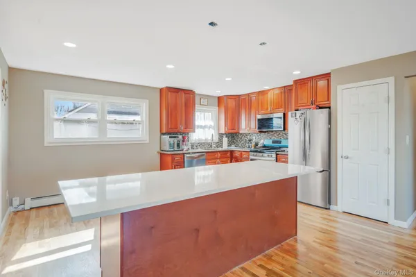 $1,250,000 | 280 South Bayview Avenue, Amityville, NY 11701