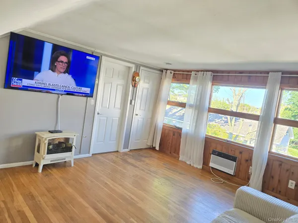 $1,250,000 | 280 South Bayview Avenue, Amityville, NY 11701