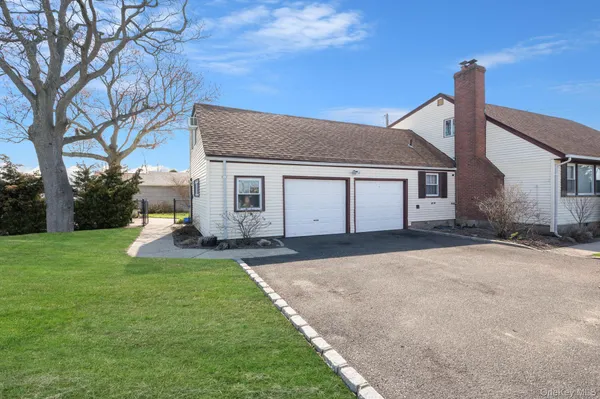 $1,250,000 | 280 South Bayview Avenue, Amityville, NY 11701