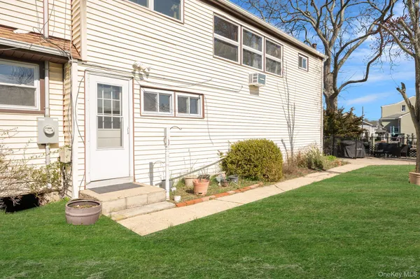 $1,250,000 | 280 South Bayview Avenue, Amityville, NY 11701