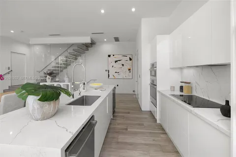 $2,499,000 | 1525 Bay Road, Miami Beach, FL 33139