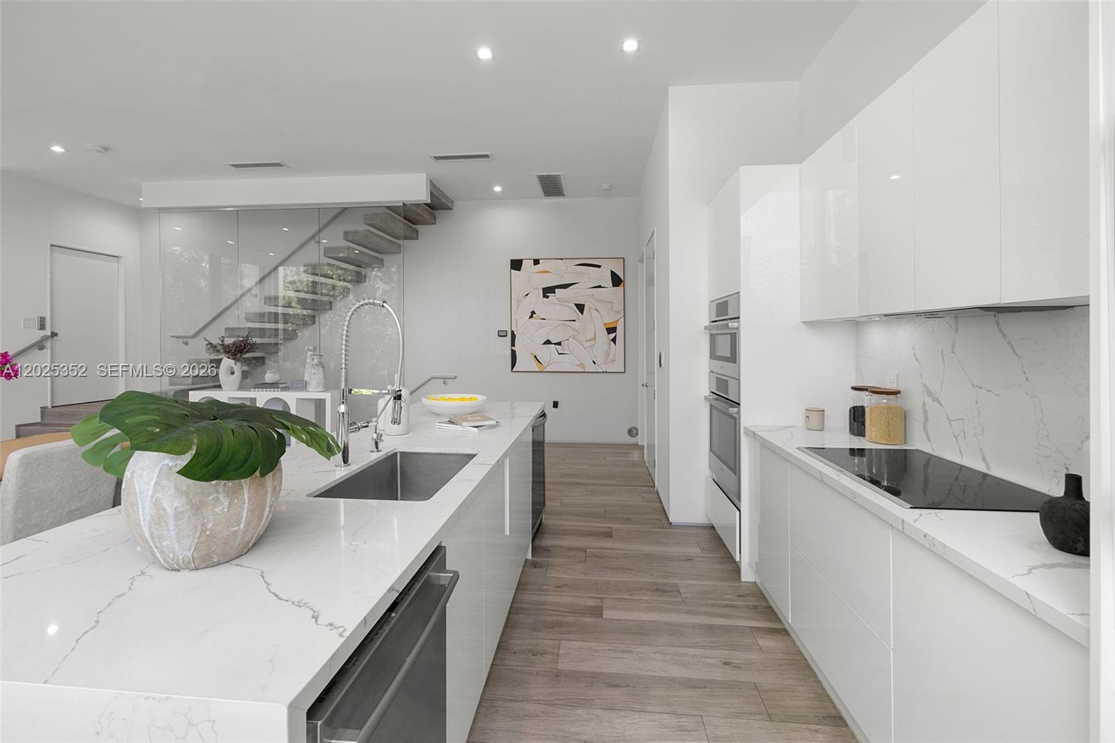 1525 Bay Road Miami Beach, FL 33139 - Photo 9 of 45