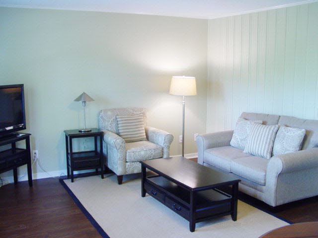 109 Powell Avenue, Unit B Fairhope, AL 36532 - Photo 3 of 12 Living room