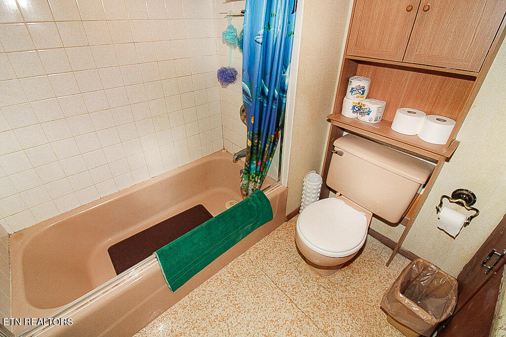 3315 Pineview Road Maryville, TN 37803 - Photo 15 of 37 MasterBath 2