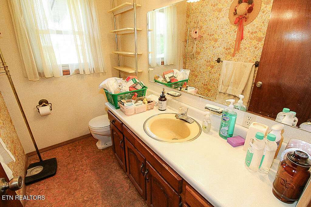 3315 Pineview Road Maryville, TN 37803 - Photo 19 of 37 Guest Half Bath