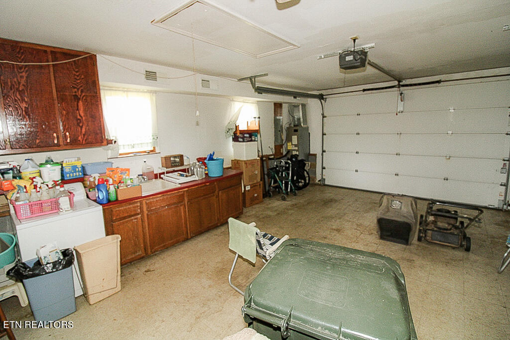 3315 Pineview Road Maryville, TN 37803 - Photo 20 of 37 Garage