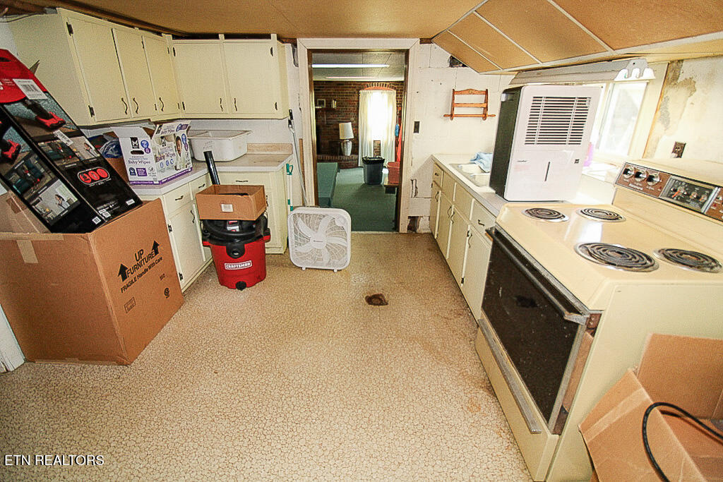 3315 Pineview Road Maryville, TN 37803 - Photo 21 of 37 MIL Kitchen Downstairs