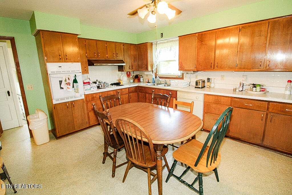 3315 Pineview Road Maryville, TN 37803 - Photo 9 of 37 Kitchen