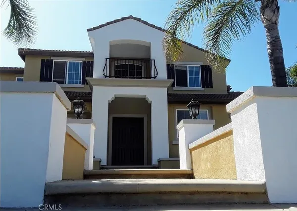 a view of house with entertaining space