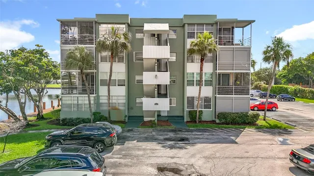 $2,150 | 2741 Taft Street, Unit 307, Hollywood, FL 33020