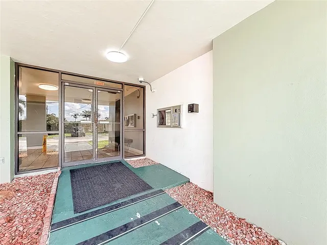 $2,150 | 2741 Taft Street, Unit 307, Hollywood, FL 33020