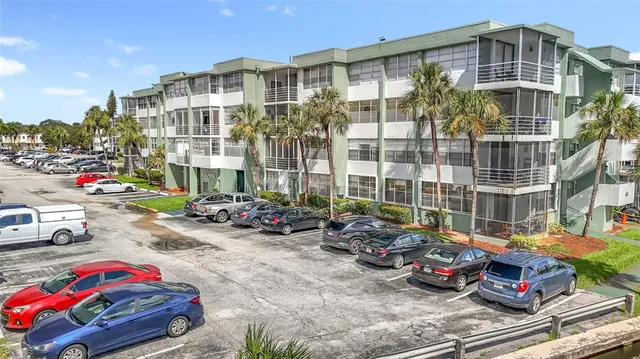 $2,150 | 2741 Taft Street, Unit 307, Hollywood, FL 33020