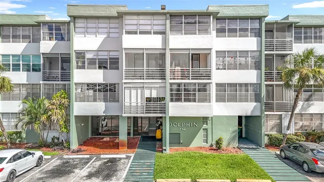 $2,150 | 2741 Taft Street, Unit 307, Hollywood, FL 33020