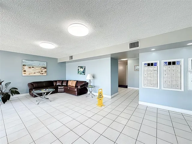 $2,150 | 2741 Taft Street, Unit 307, Hollywood, FL 33020