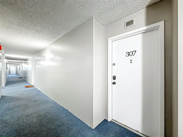 $2,150 | 2741 Taft Street, Unit 307, Hollywood, FL 33020