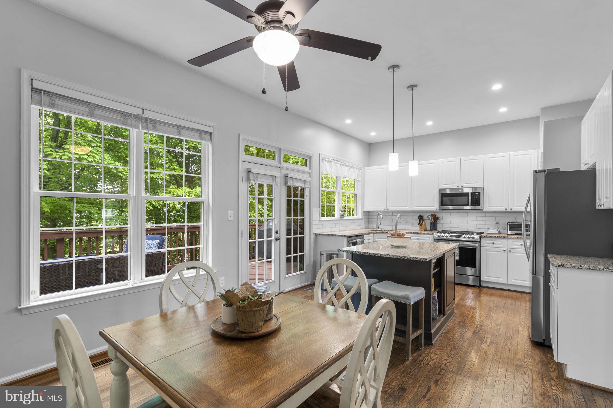 20695 Riptide Square Sterling, VA 20165 - Photo 10 of 35 Tastefully Updated Dine In Kitchen