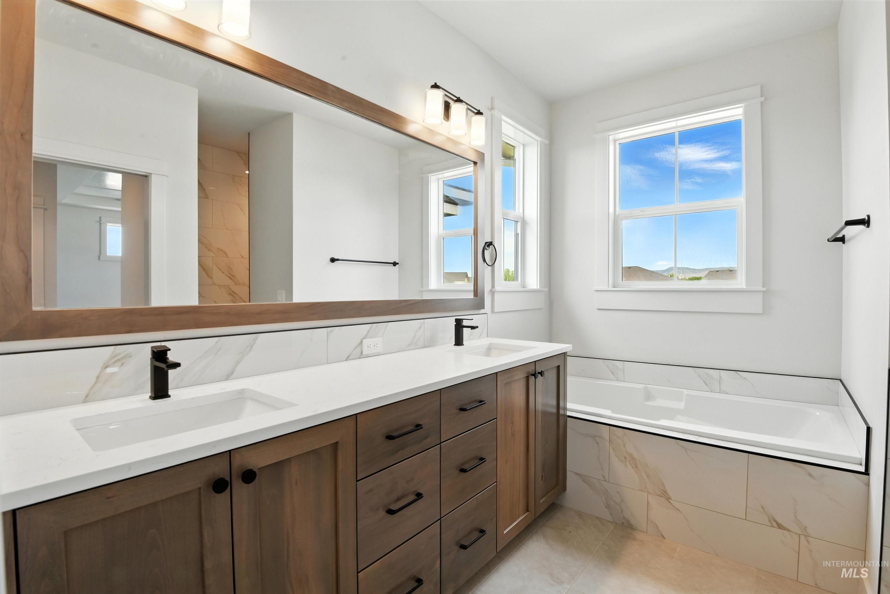 3521 South El Rio Avenue Boise, ID 83709 - Photo 34 of 38 Full bath featuring double vanity and a garden tub