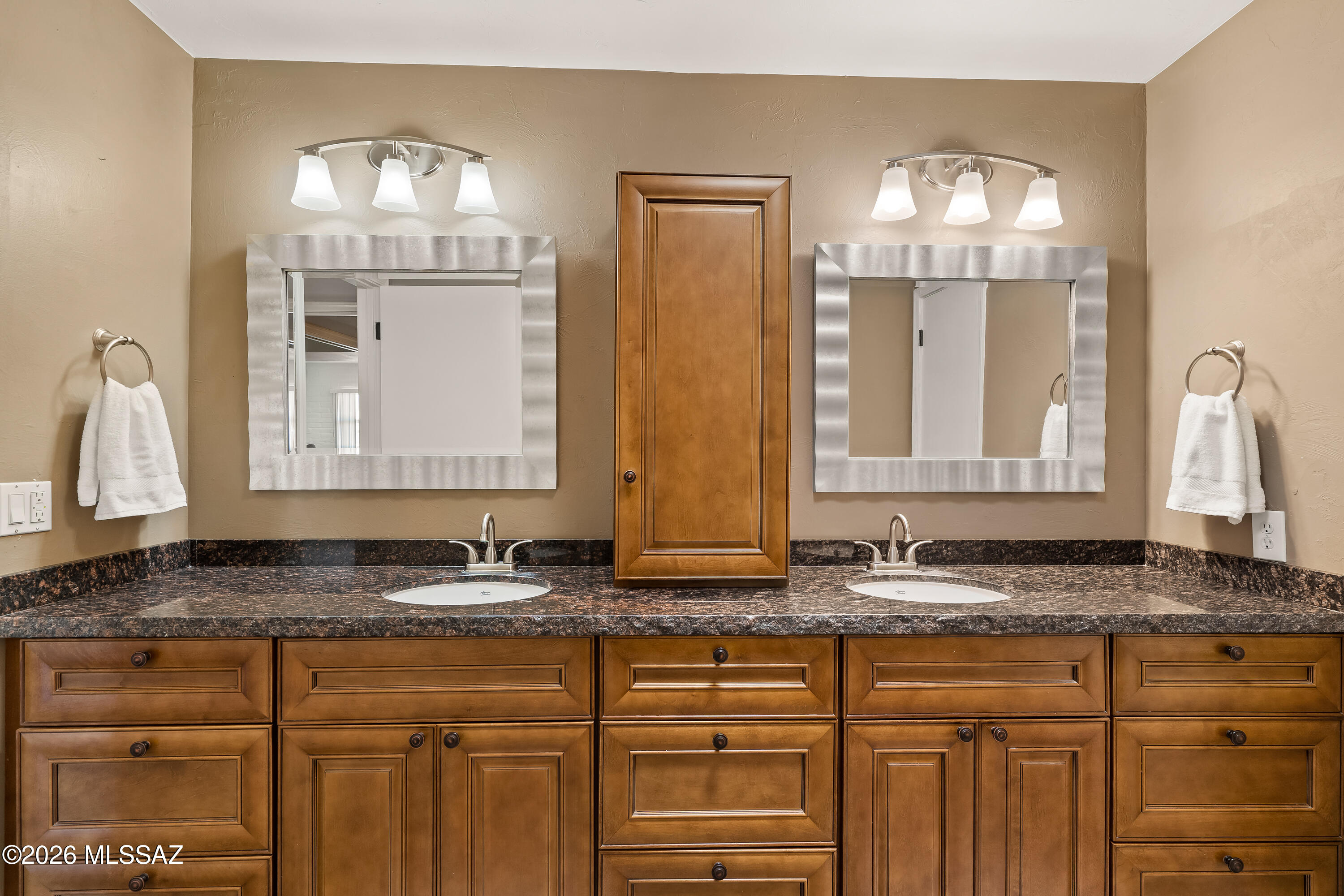 7005 North Wade Road Tucson, AZ 85743 - Photo 19 of 50 Primary Bathroom