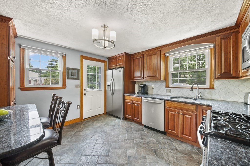 31 Carleton Road Tewksbury, MA 01876 - Photo 11 of 32 Gallery Image 11