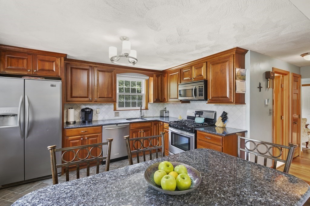 31 Carleton Road Tewksbury, MA 01876 - Photo 10 of 32 Gallery Image 10