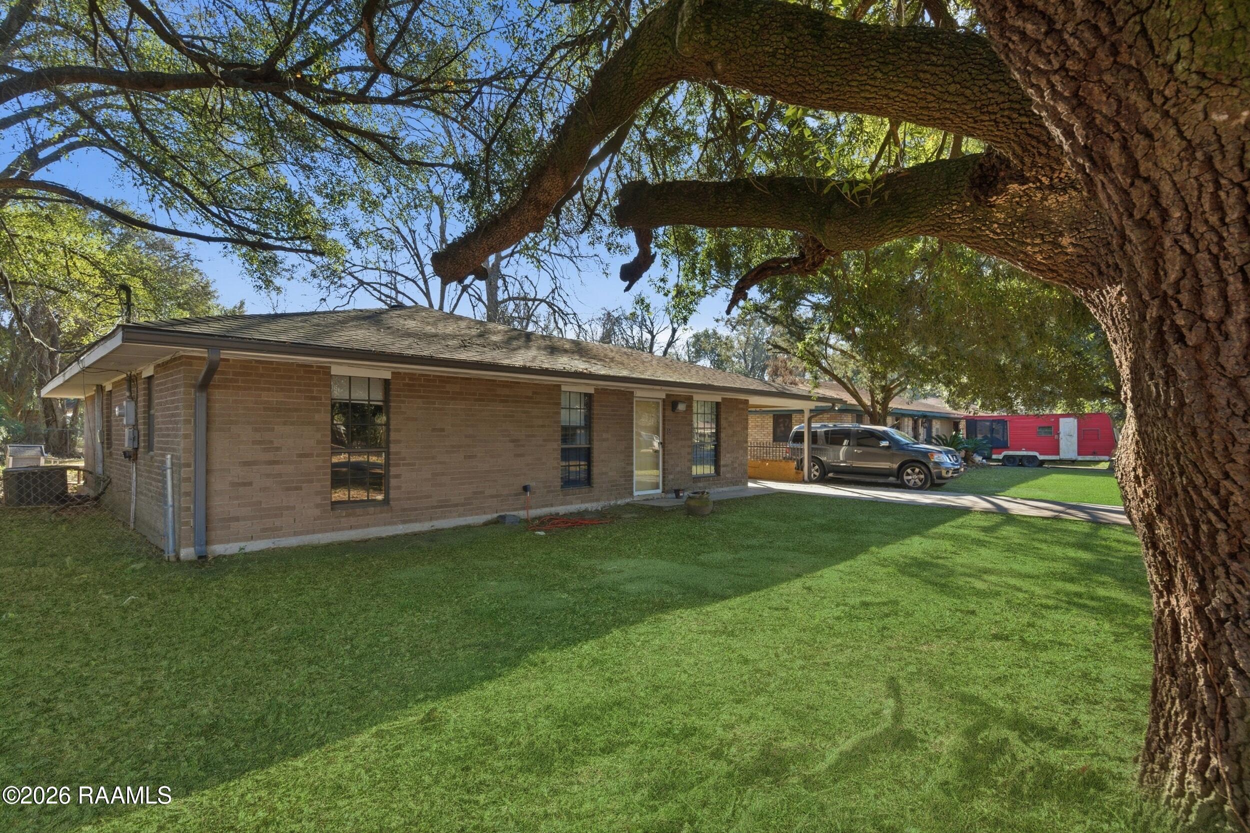 304 Rampart Street Carencro, LA 70520 - Photo 2 of 16 13_dsc00122_grass_33110e09-fafc-4a38-9ce